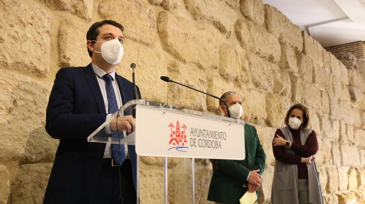 El alcalde, José María Bellido, durante la presentación del programa Reactiva Córdoba