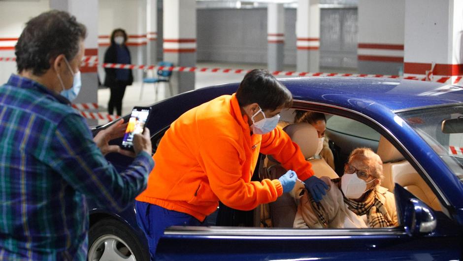 Vacunación en Córdoba a mayores | «Lo agradezco, pero hubiera preferido a uno de los míos más jóvenes»