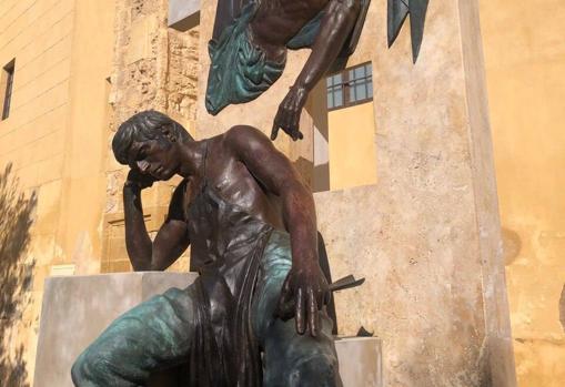 Detalle del monumento a Juan de Mesa en Córdoba