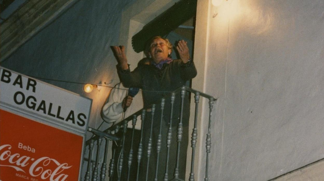 María La Talegona canta al Cristo de Gracia