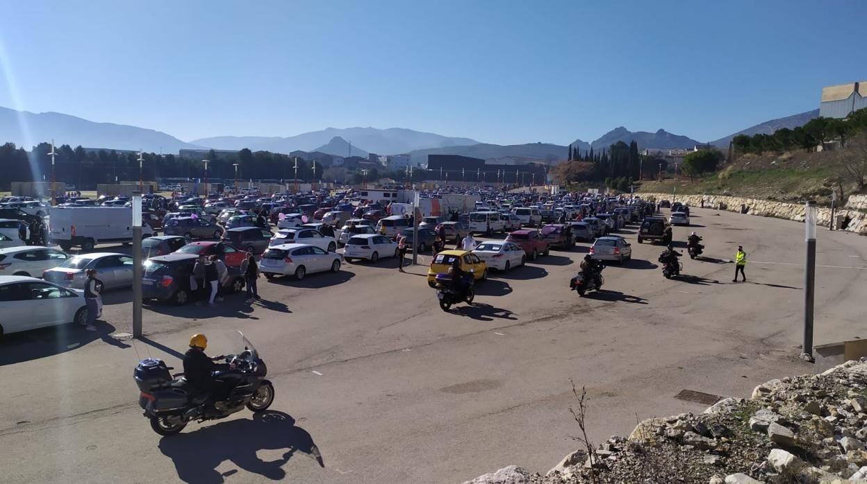 La caravana de vehículos, preparada para rodar