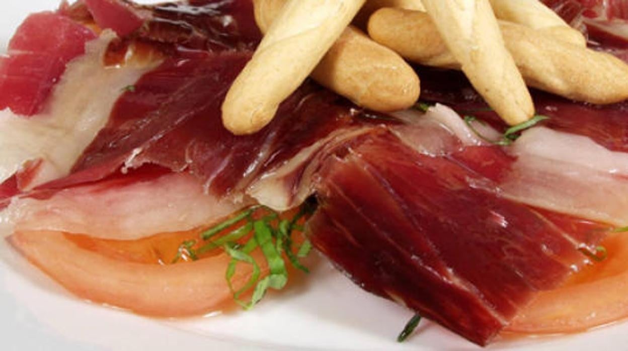 Jamón, tomate, aceite y picos