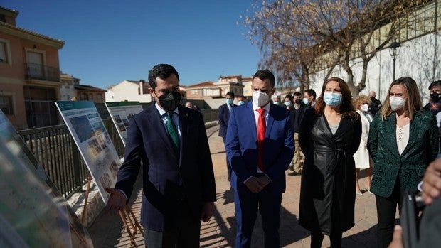 Juanma Moreno anuncia «cierta apertura» de la movilidad y horarios para «final de mes» en Andalucía