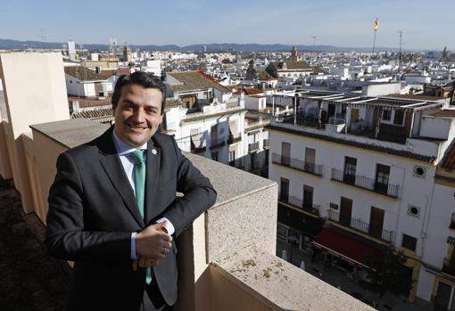 José María Bellido, alcalde de Córdoba: «Aquí hay una ciudad lista para acoger al Ejército con mucho trabajo detrás»