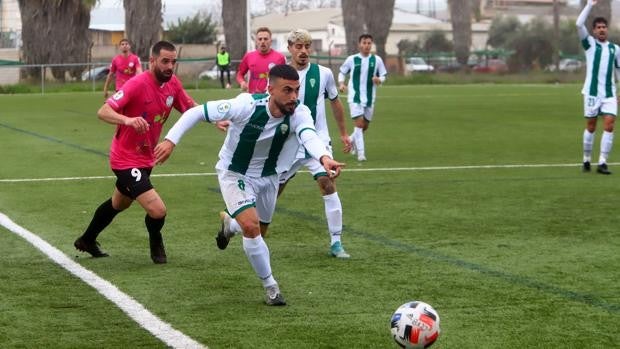 Doble remontada del Córdoba B y el Pozoblanco, victoria del Lucena y empate del Puente Genil