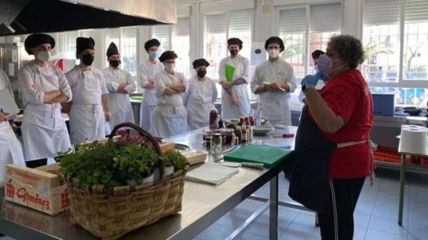 «Hay que comerse Córdoba»: algo más que un show-cooking en la escuela de cocina del IES Gran Capitán