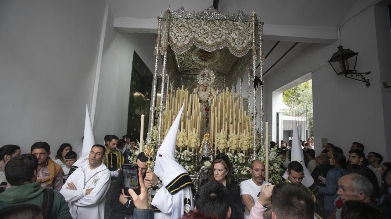 La Virgen de la Paz y Esperanza, en su paso de palio el Miércoles Santo de 2019, en que no pudo salir por lluvia