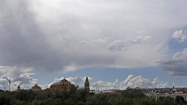 Cielos muy nubosos con probabilidad de lluvia escasa en Córdoba para el primer día de marzo