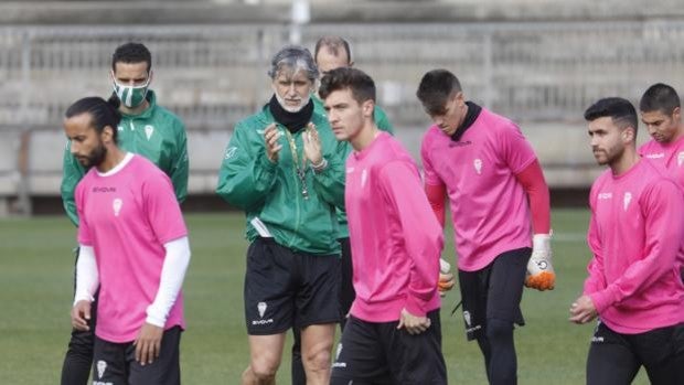 La vuelta de Alberto de Moral ante el Real Murcia, una oportunidad en la sala de máquinas del Córdoba CF