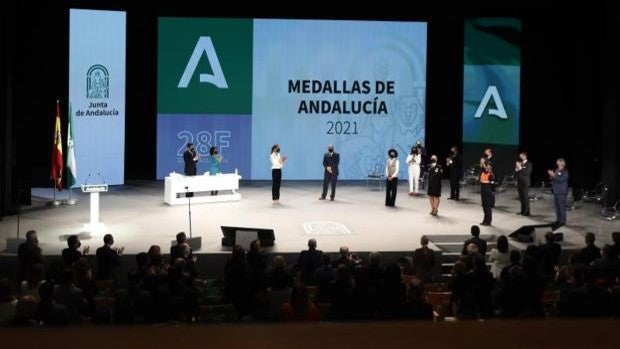 Los servicios públicos de primera línea del Covid, protagonistas sin medallas del 28-F