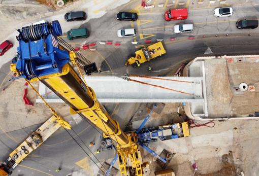 Vista cenital de la grúa sobre la glorieta en construcción