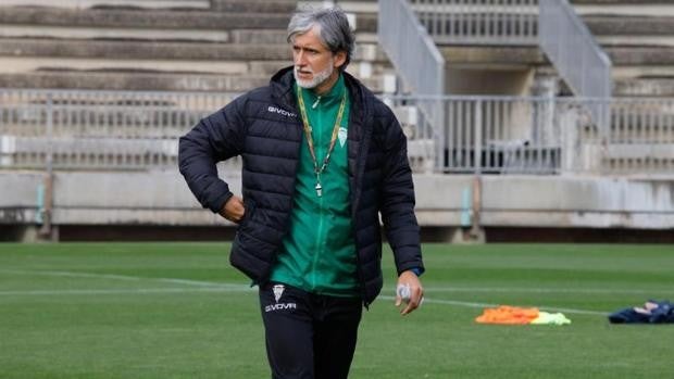 Pablo Alfaro, entrenador del Córdoba CF: «Nuestro objetivo es el presente y el Real Murcia»