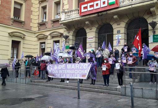 Córdoba celebra el Día de la Mujer con la pandemia, las restricciones y la lluvia