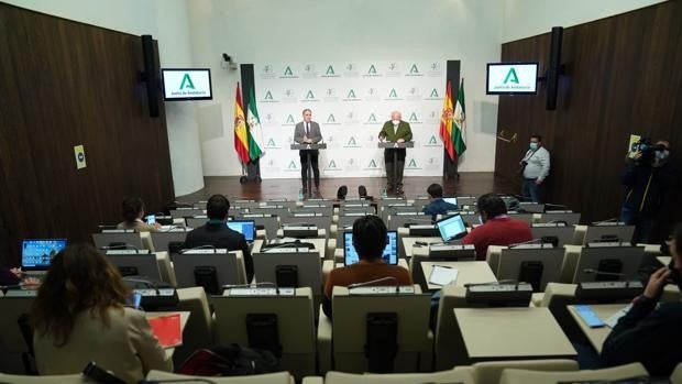 Salud espera iniciar la vacunación de los andaluces de entre 75 y 80 años a mediados de abril