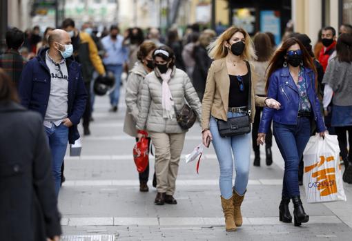 Ambiente en una calle comercial del centro de Córdoba