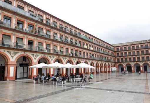 Repaertura de una terraza en la Corredera en mayo de 2020