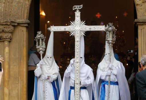 Nazarenos de Jesús Resucitado, los últimos que han salido en Córdoba