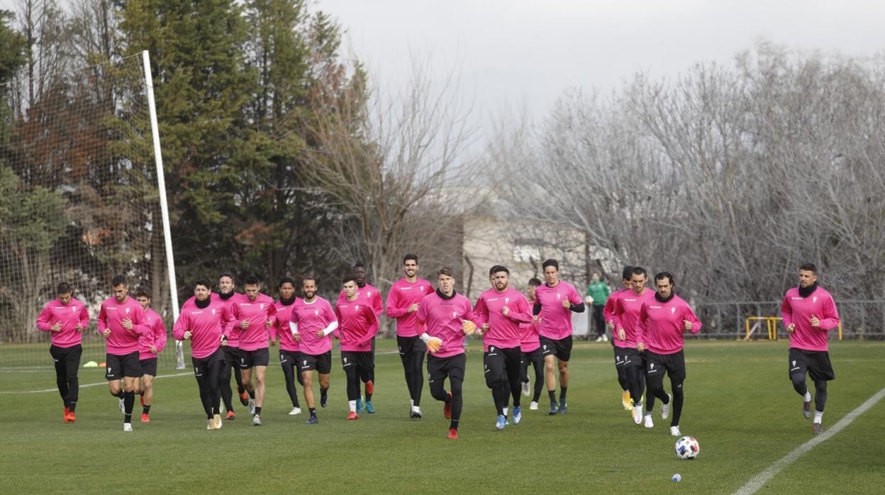 La plantilla del Córdoba CF, en un entrenamiento en la Ciudad Deportiva