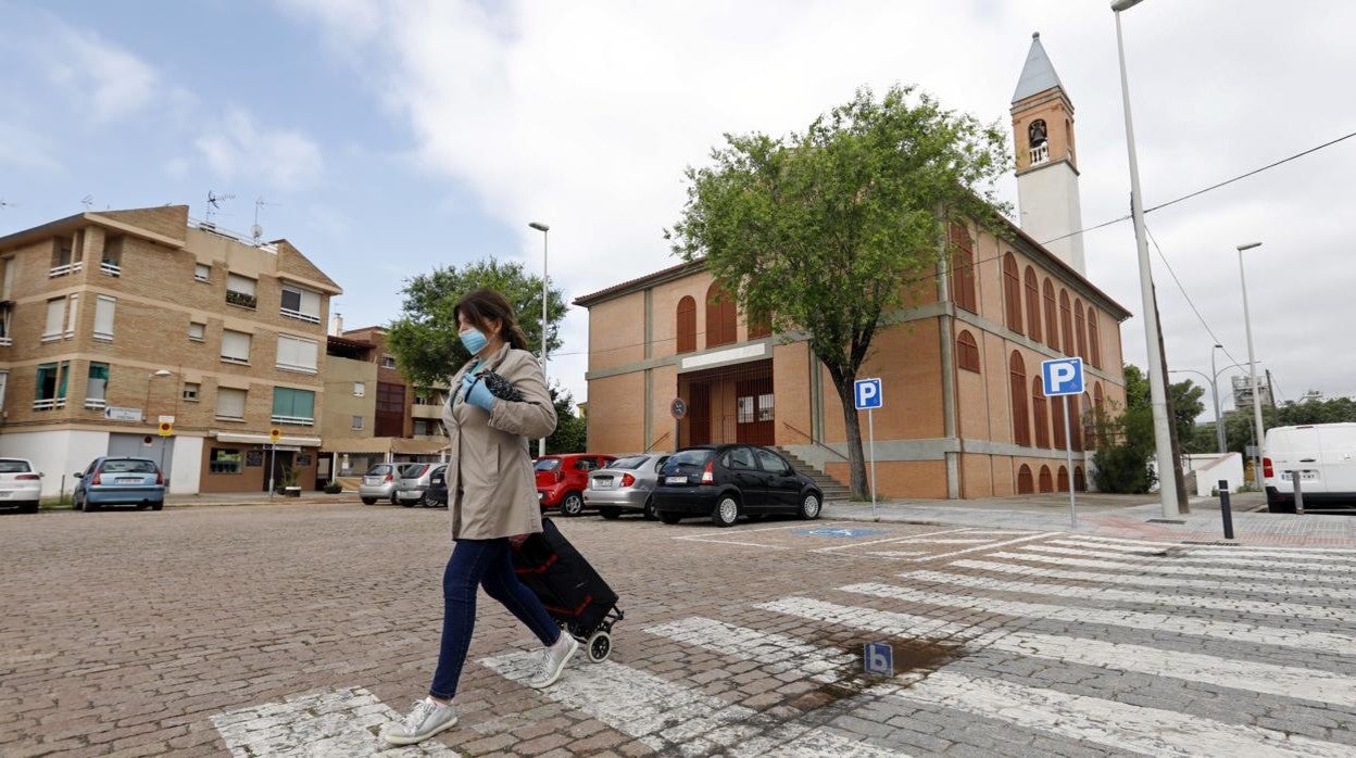 Una mujer en Fátima, el barrio en el que se ha registrado el desalojo