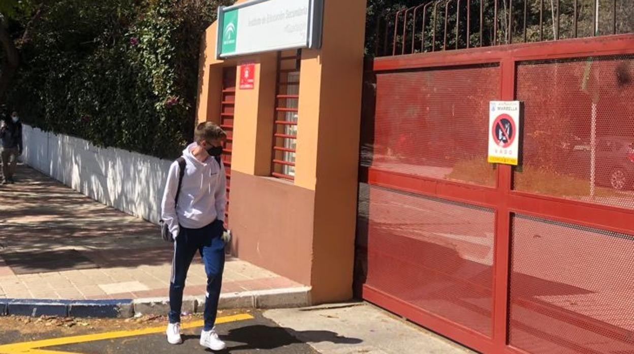 Dolor y preocupación en el I.E.S. Guadalpín de Marbella tras morir una profesora