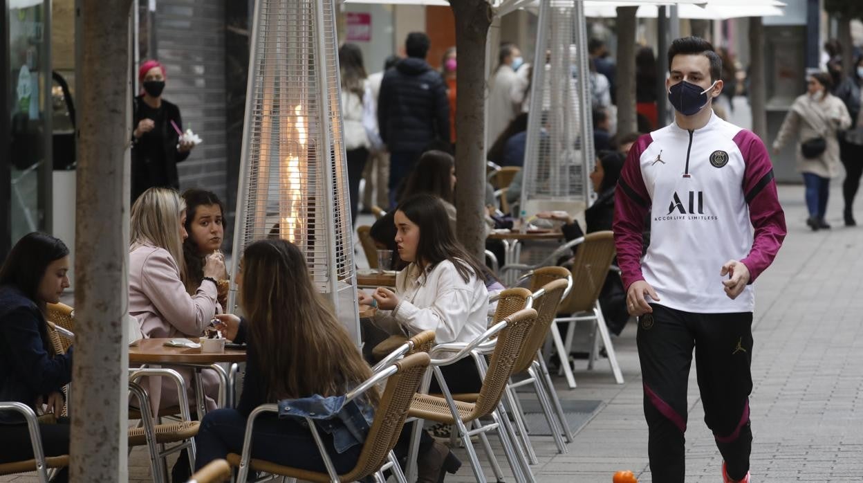 Ambiente de terrazas en un fin de semana de marzo de este año