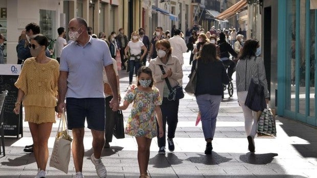 Los bares abrirán hasta las 22.30 horas en Andalucía, excepto donde se supere la tasa de 1000 contagios