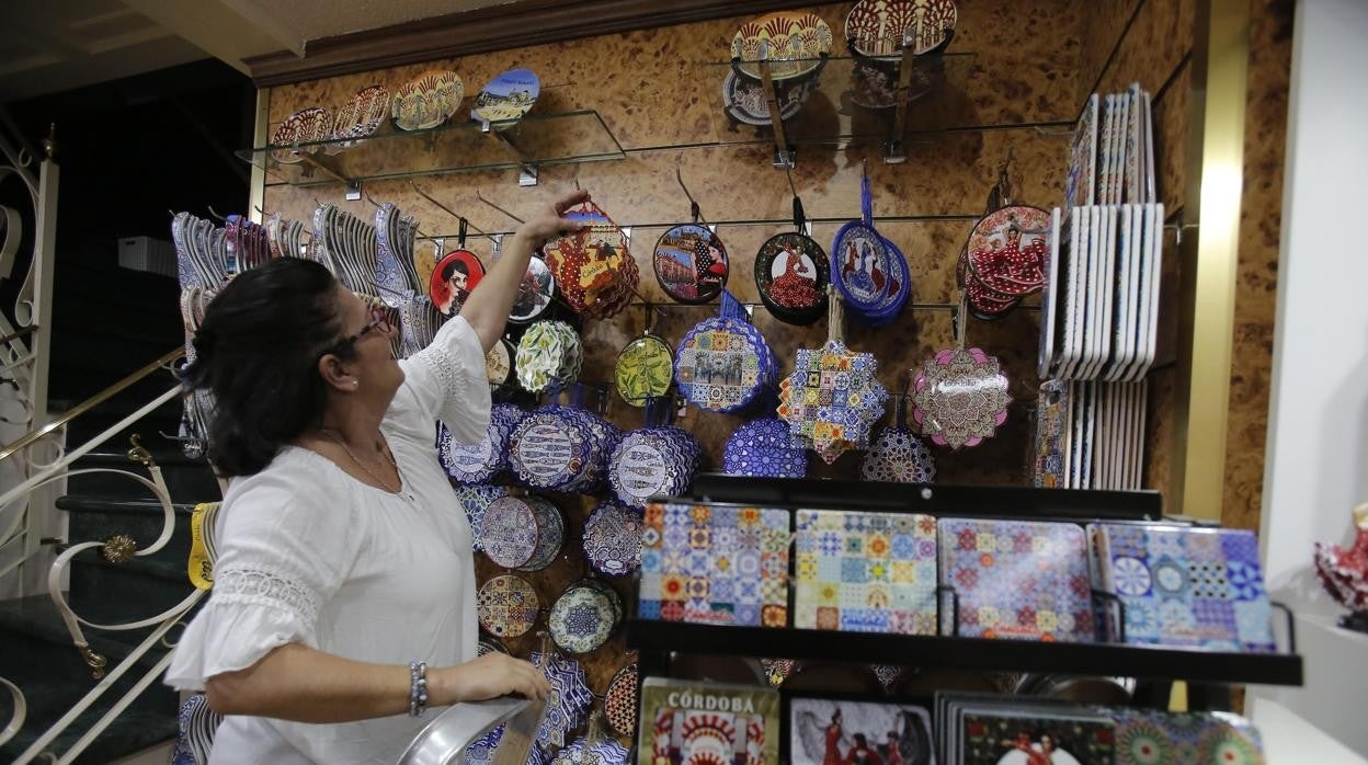 Tienda de recuerdos en la Judería, en junio del año pasado