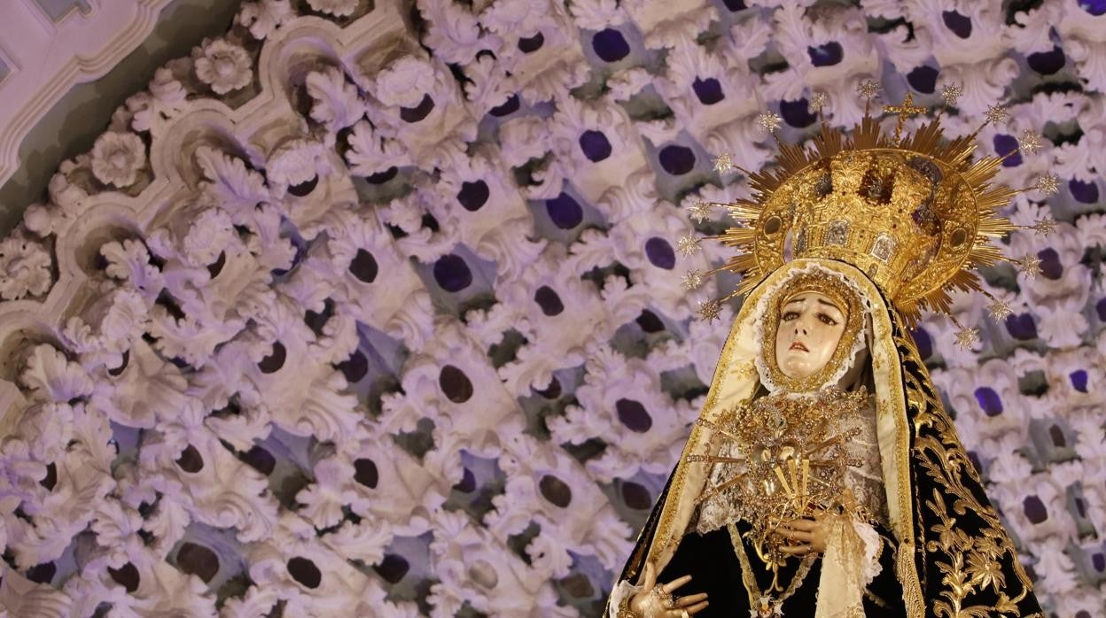 La Virgen de los Dolores, en su camarín, en abril de 2019