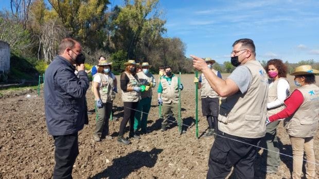 Ángel Roldán, el párroco de Córdoba que ha logrado formación como agricultores para desempleados