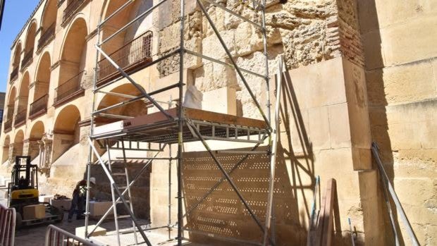 Arrancan las obras de restauración de la fachada sur de la Mezquita-Catedral de Córdoba