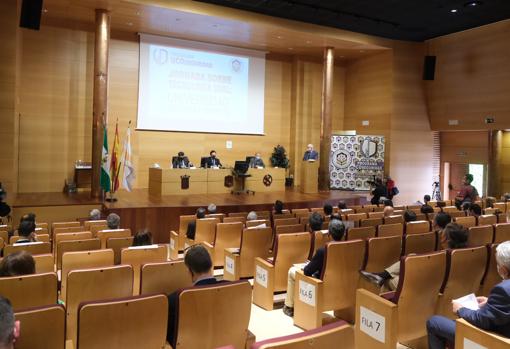 Imgen del salón de actos durante las jornadss de UCOseguridad