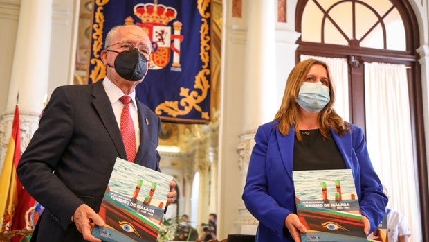 El alcalde de Málaga aprueba «sacrificar nuestra movilidad» para que los extranjeros estén seguros