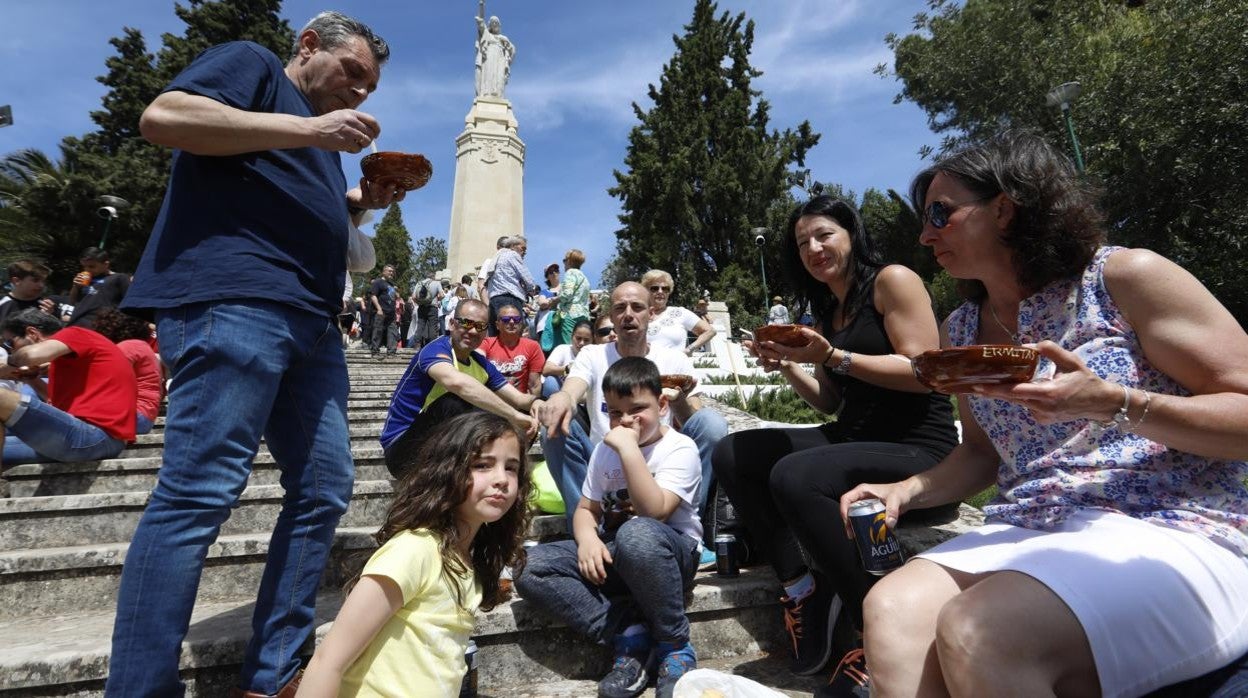 Celebración de las habas en abril de 2019, antes del estallid de la crisis sanitaria del Covid