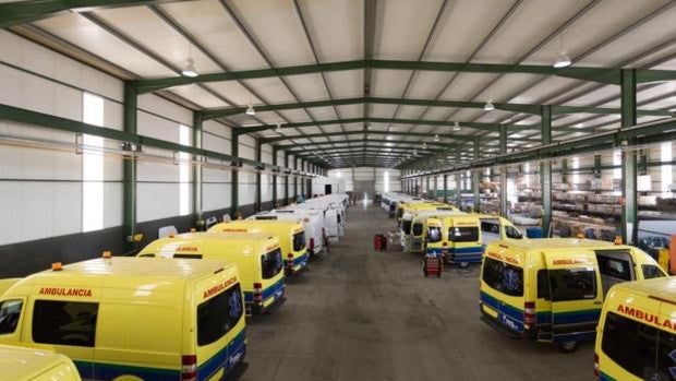 Una empresa de La Carlota transforma en ambulancias 1.200 vehículos para exportar a más de 20 países