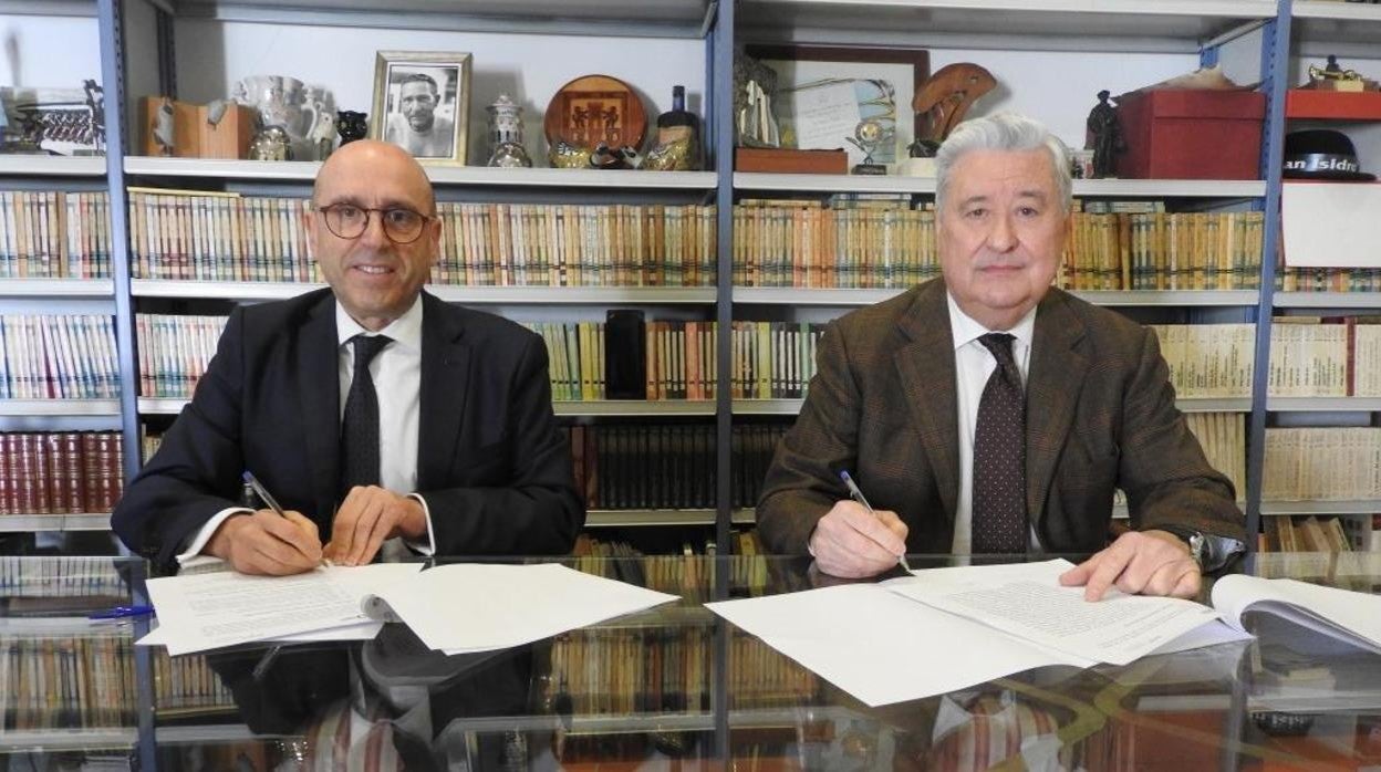 Joseba Barrena y Francisco Moreno, durante la firma del acuerdo