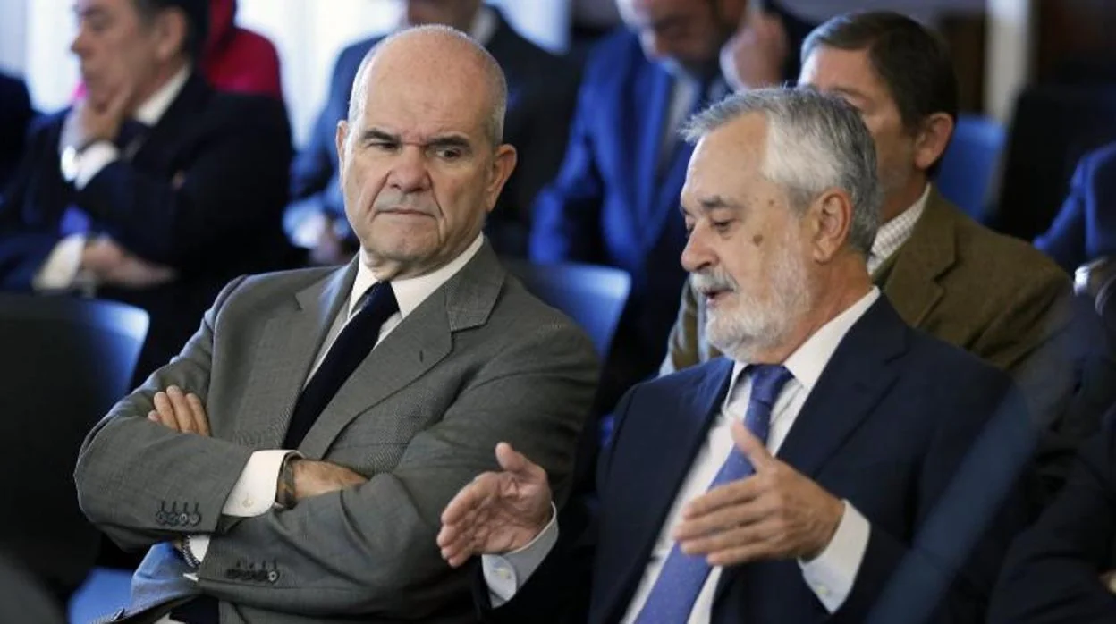 Los expresidentes de la Junta Manuel Chaves (i) y José Antonio Griñán, durante el juicio del caso ERE