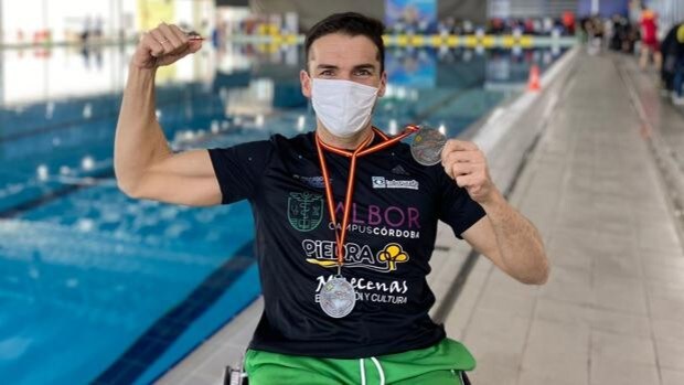 Lluvia de medallas para el nadador de Bujalance Paco Salinas en el Campeonato de España