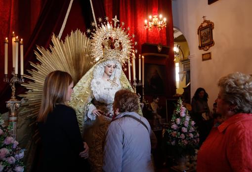 Besamanos a la Virgen de la Paz, el Viernes de Dolores de 2019