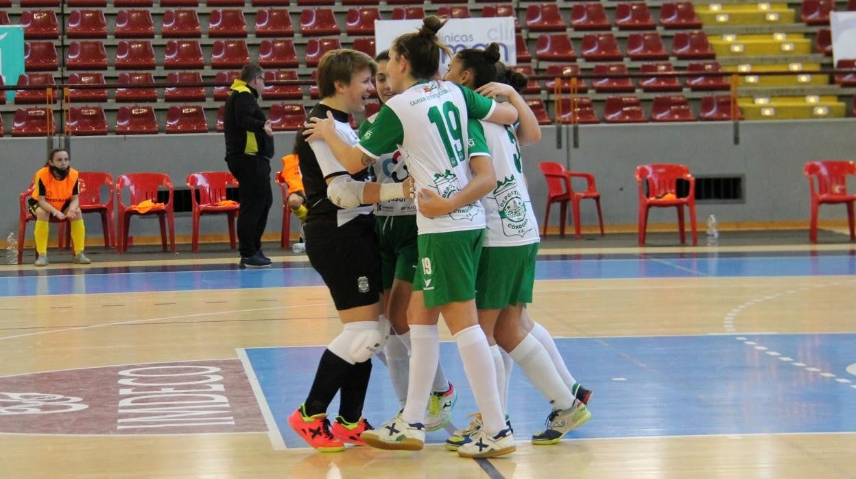 Las jugadores del Cajasur Deportivo Córdoba celebran un gol en Vista Alegre