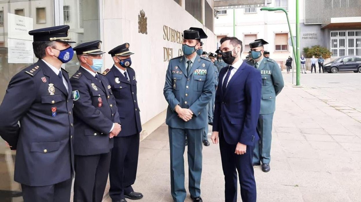 Rafael Pérez y Juan Carretero con mandos policiales