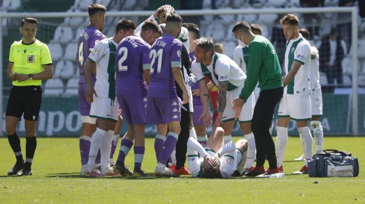 Del Moral, con claros signos de dolor en el partido ante el Betis