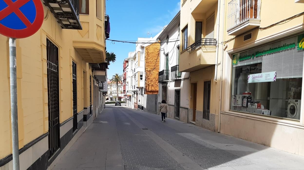 Una calle semivacía en Doña Mencía la semana pasada