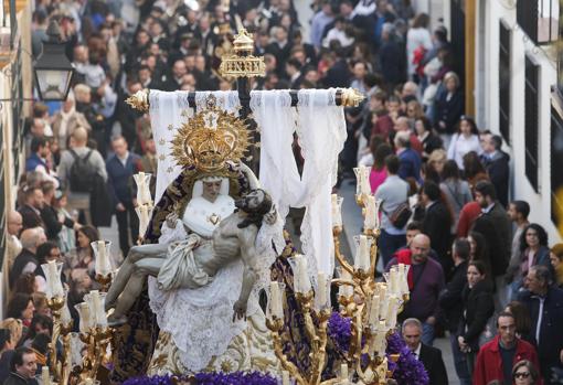 Las Angustias, durante su procesión del Jueves Santo de 2018