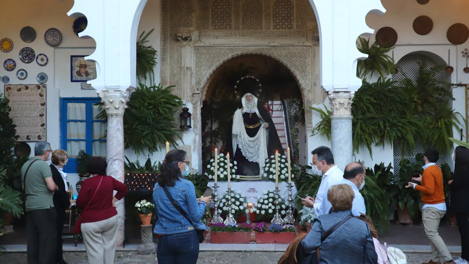 Los Patios de Córdoba recuperan la tradición de los altares de devoción popular