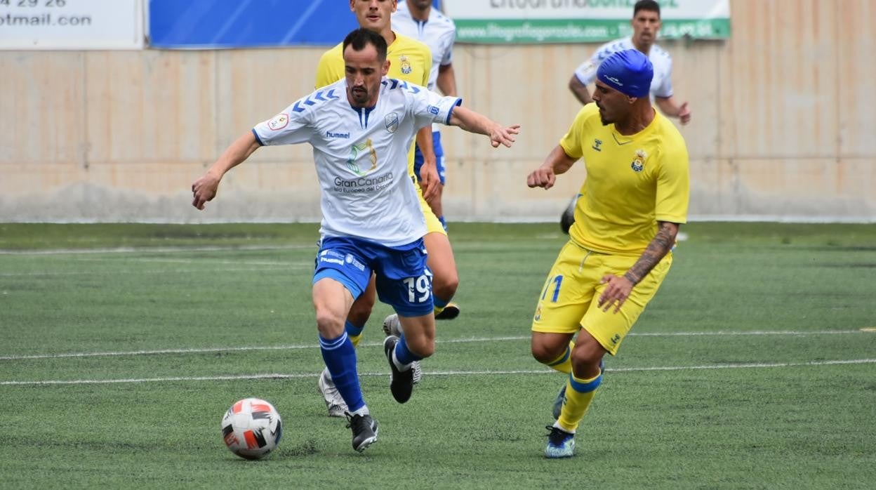 Lance de un partido entre el Tamaraceite y Las Palmas Atético