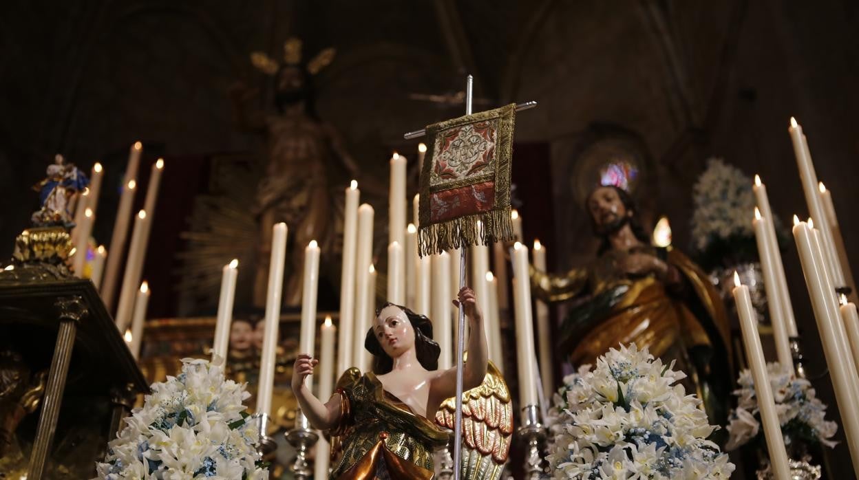 El Señor Resucitado, en su altar en Santa Marina