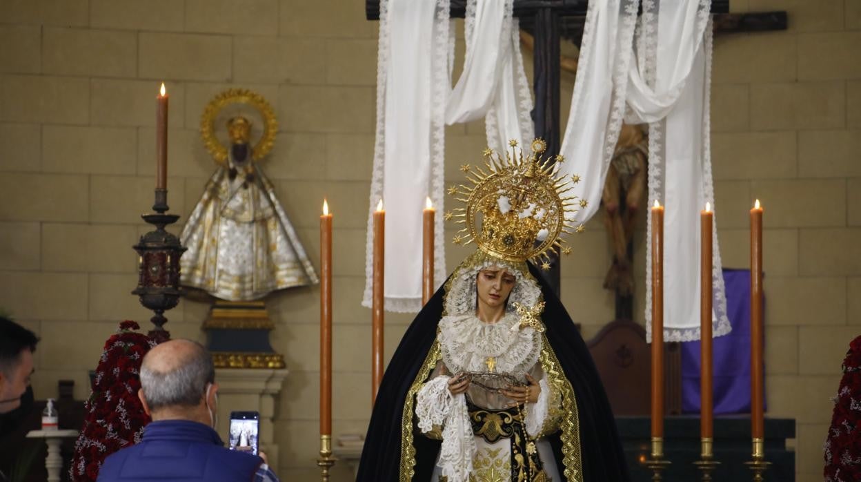 La Virgen de la Soledad, en el altar de cultos del Viernes Santo