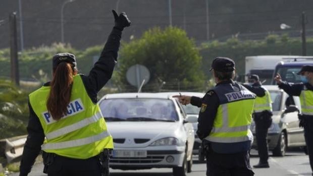 La Junta mantiene el horario de los bares hasta las 22.30 y el cierre perimetral provincial otros 15 días