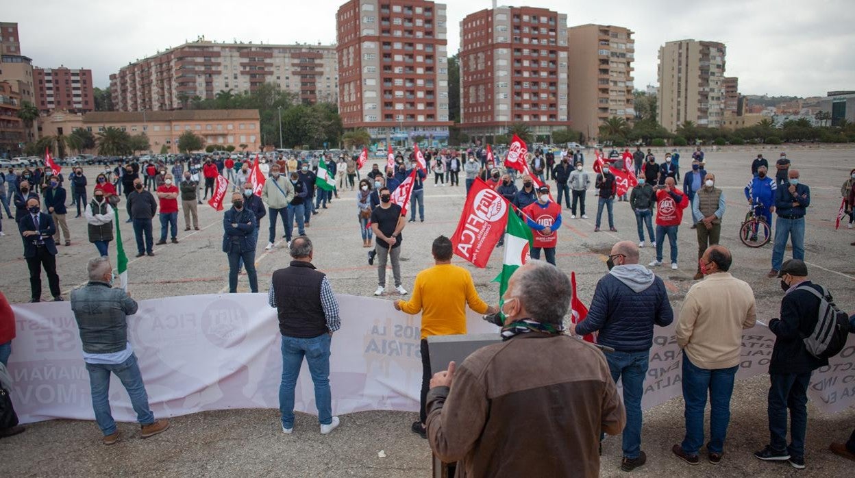 Pepe Álvarez se dirige a los asistentes a la concentración de UGT en Algeciras por la industria