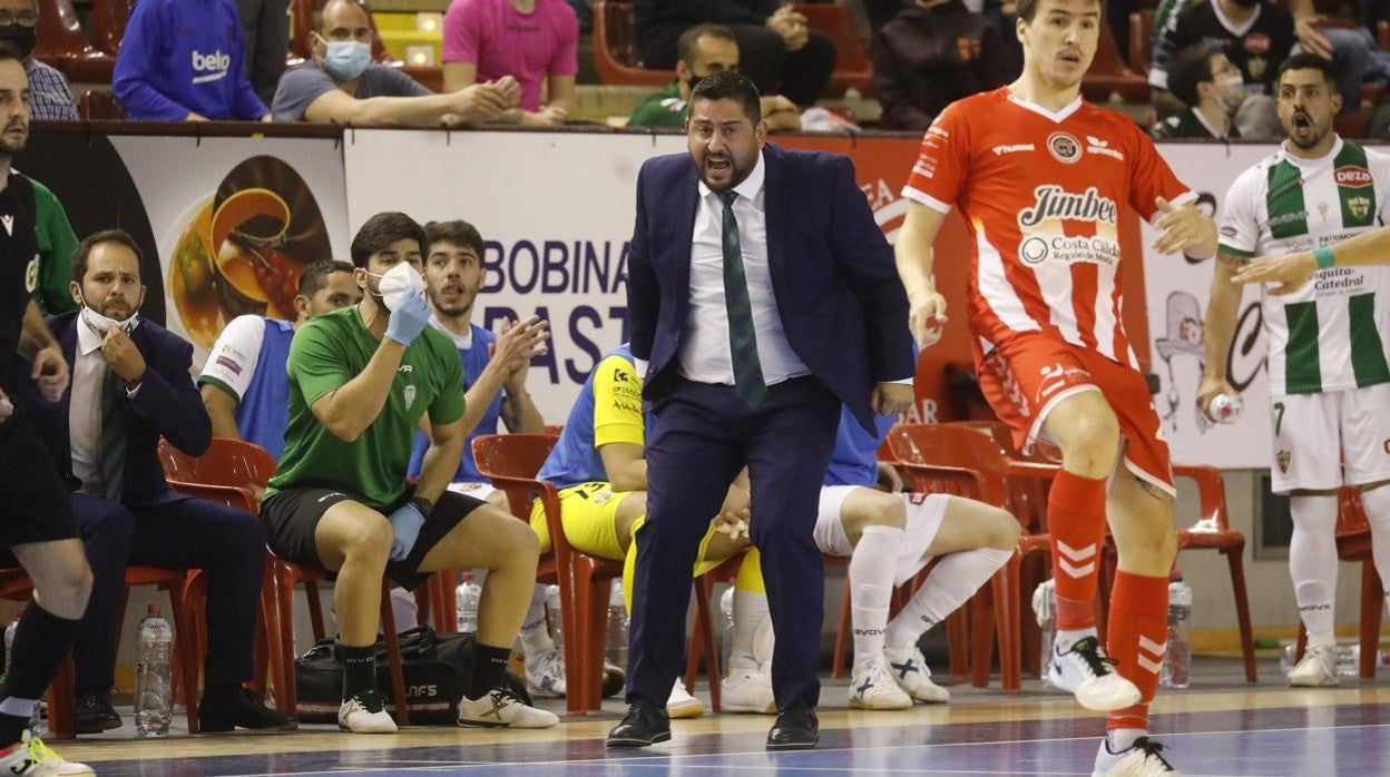 El entrenador del Córdoba Patrimonio, en el partido ante el Jimbee Cartagena